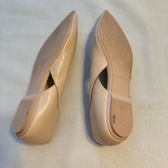 Calvin Klein cream-tan flats - Picture 6 of 6